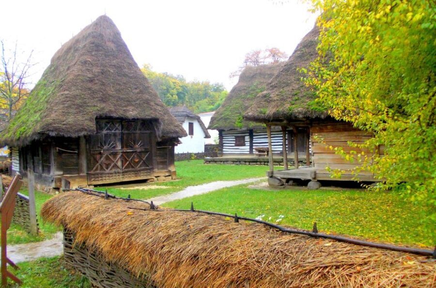 Traditions in Bucharest: Village Museum and Wine Tasting - A quick pass by the Romanian Athenaeum: why the photo stop still counts