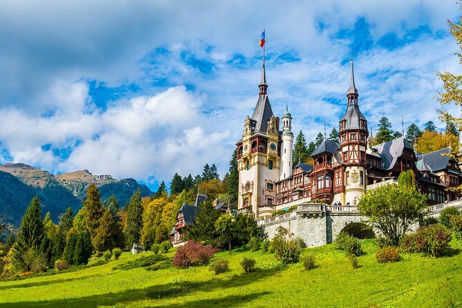 Transylvania and Dracula Castle Full Day Tour from Bucharest - Bucharest stops: WWI and communism on the way out