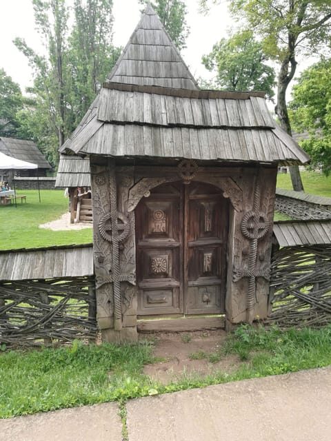 Village Museum Bucharest Guided Tour - Village Museum + Parliament in a tight 2-hour loop