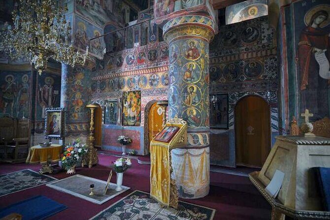 Vlad the Impaler Royal Court from Târgoviște, Peleș Castle and Dracula grave - Pickup, transport, and why the ride matters