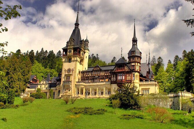 Vlad the Impaler Royal Court from Târgoviște, Peleș Castle and Dracula grave - Peleș Castle in Sinaia: German new-Renaissance, mountains in the background
