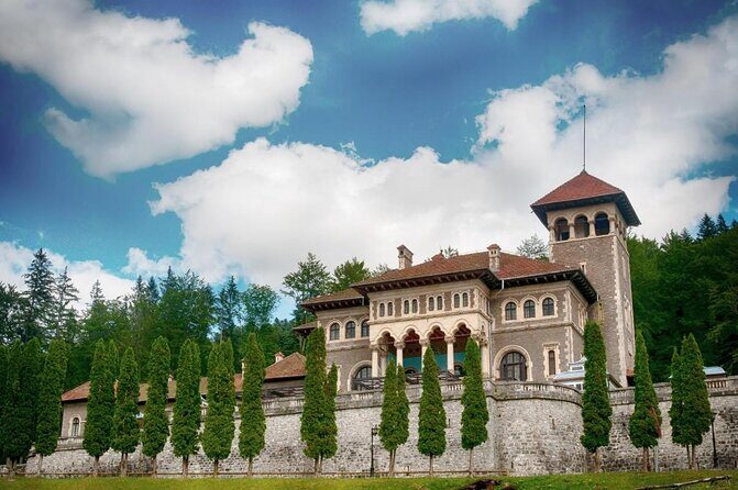 Wednesday Adams Family - Visit 6 filming locations, Private tour - Key highlights you’ll feel on the day